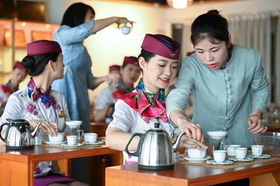 重慶:動車乘務員禮儀培訓迎&ldquo;五一&rdquo;