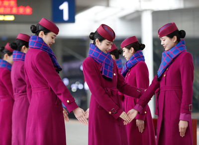 重慶:高鐵乘務(wù)員培訓(xùn)迎春運(yùn)