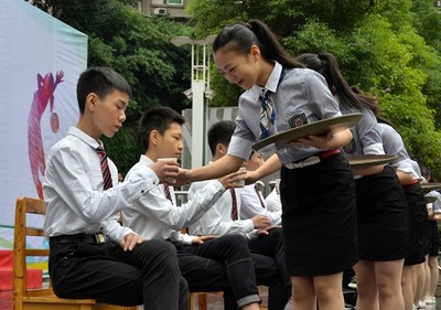 健康與禮儀巧妙結(jié)合 重慶七十一中運(yùn)動(dòng)會(huì)展放和美教育